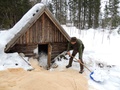 Napĺňanie snehovej jamy (autor: Lenka Burdová)